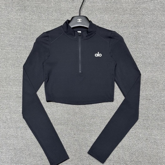 ALO Yoga Black Activewear Set - Picture 2 of 3